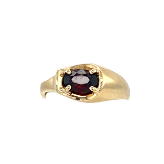 14K YELLOW GOLD RING SIZE 6 WITH ONE 5.00X7.00MM OVAL GARNET GRAM WEIGHT: 5.81 (ESTATE ITEM:  ALL SALES FINAL  AS IS  NO WARRANTY)