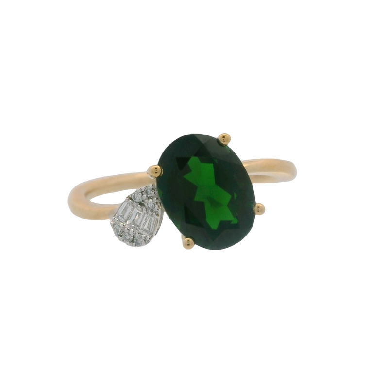 14K YELLOW & WHITE GOLD RING ONE = 1.98CT OVAL CHROME DIOPSIDE  6 = 0.02TW ROUND G-H SI1 DIAMONDS AND 3 = 0.04TW BAGUETTE G-H SI1 DIAMONDS   (2.59 GRAMS)