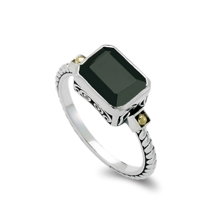 SAMUEL B STERLING SILVER & 18 KARAT YELLOW GOLD SIZE 7 RING WITH BLACK SPINEL
