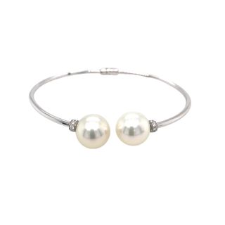 18K WHITE GOLD HINGED BANGLE PEARL BRACELET WITH 2=11.00X12.00MM SOUTH SEA PEARLS AND 42=0.19TW ROUND G-H SI1-SI2 DIAMONDS