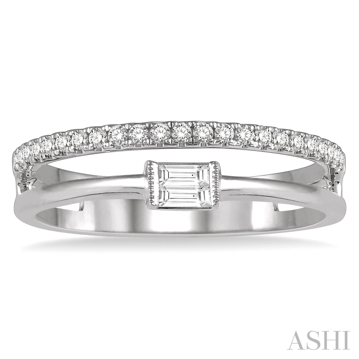 14K WHITE GOLD DIAMOND FASHION RING WITH 23= ROUND G-H SI2-SI3 DIAMONDS AND 2= BAGUETTE DIAMONDS  0.20TW