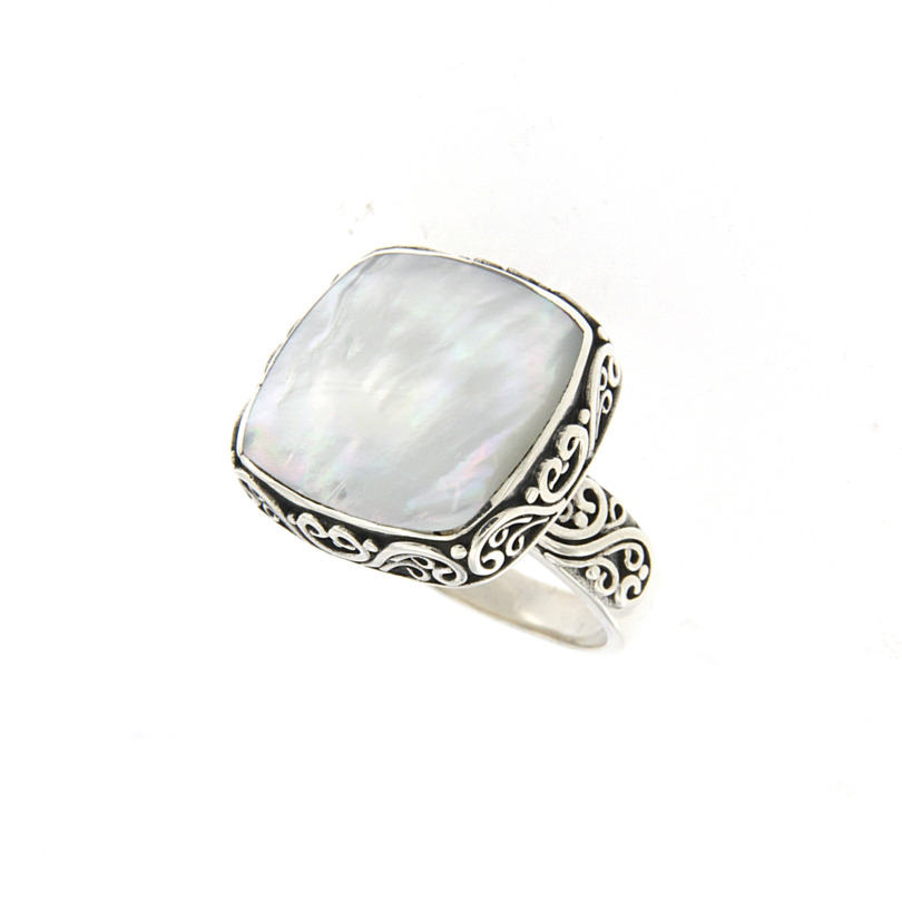 SAMUEL B COLLECTION WANDER STERLING SILVER SCROLL BEZEL RING SIZE 8 WITH SQUARE MOTHER OF PEARL