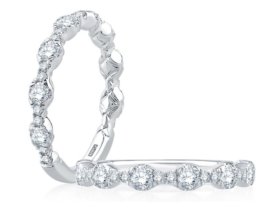 18K WHITE GOLD DIAMOND WEDDING BAND SIZE 6 WITH 26=0.73TW ROUND G-H SI1 DIAMONDS   (3.59 GRAMS)