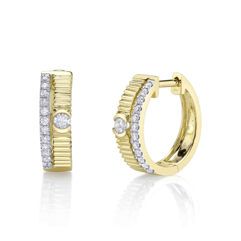 14K YELLOW GOLD RIBBED HUGGIE DIAMOND EARRINGS WITH 26 = 0.25TW ROUND G-H SI2 DIAMONDS   (3.59 GRAMS)