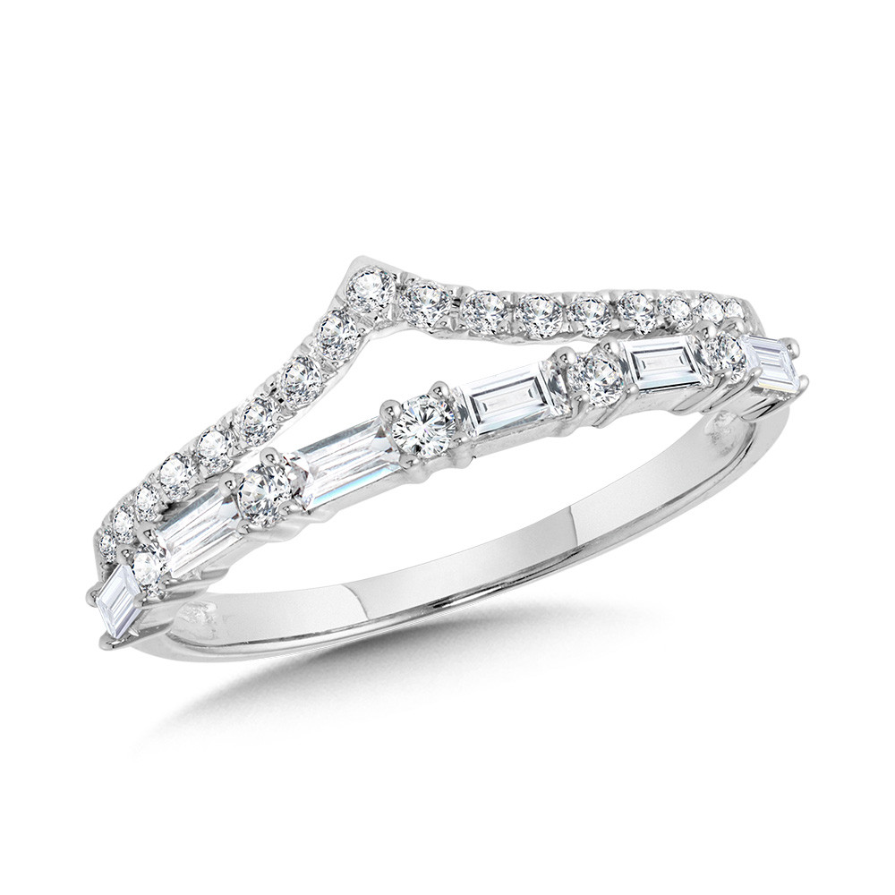 14K WHITE GOLD STACKABLE DIAMOND ANNIVERSARY RING SIZE 7 WITH 22=0.50TW ROUND H-I I1 DIAMONDS AND 6= BAGUETTE H-I I1 DIAMONDS   (1.95 GRAMS)