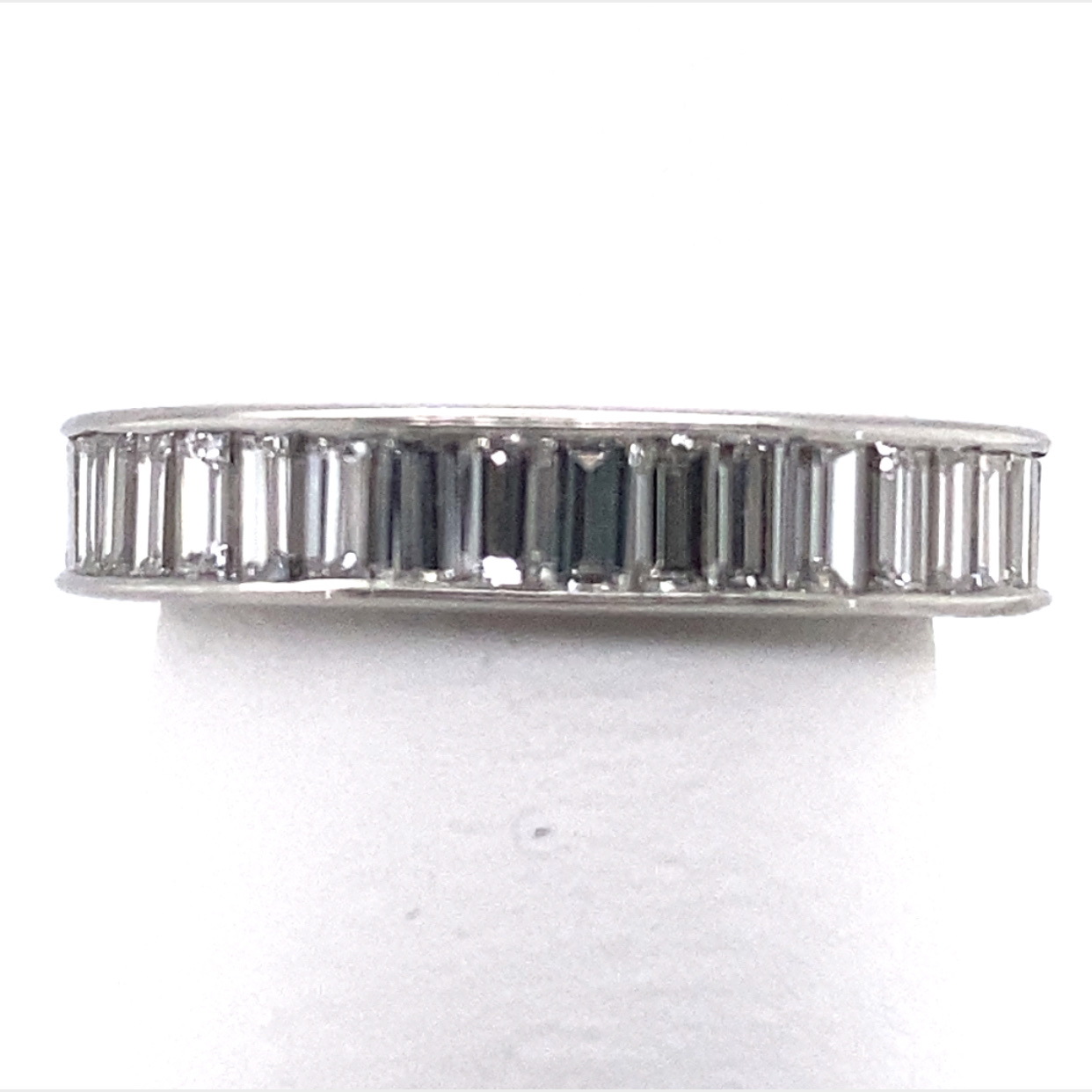 Oscar Heyman
Platinum 4mm Cross Set 32 Bg Dia 2.67ctw Fg Vs Eternity Band
Size 6.5
