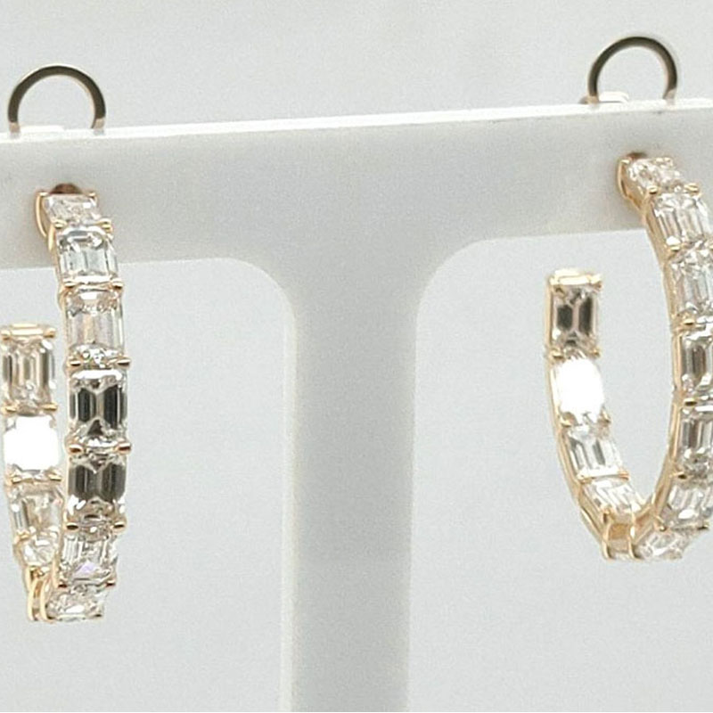 18k Yellow Gold 7.47ctw 24 Gh Vs North South Emerald Cut Diamond Shared Prong Hoop With Push Back 1" Diameter