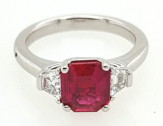 Platinum 2.09ct Octagonal Vivid Red Ruby Grl2022a00360 / 0.39ctw Trap Diamond 3 Stone Ring Size 6.5 Rr38796