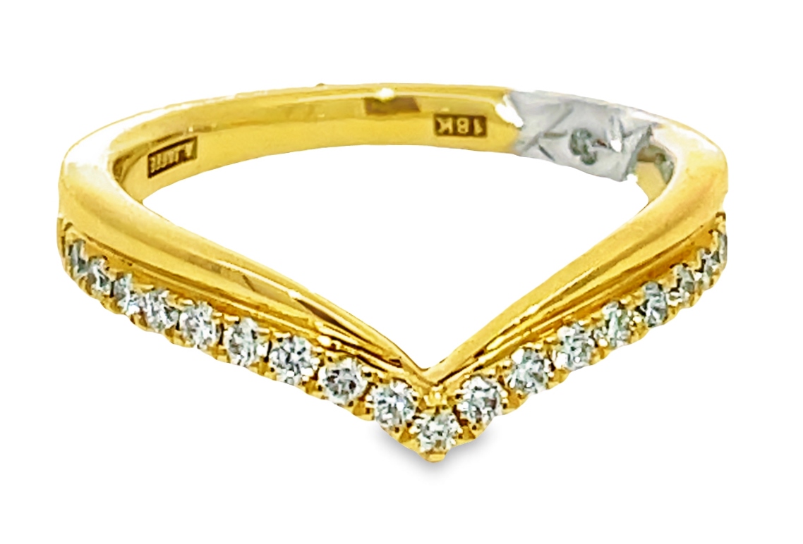 A. Jaffe .26cttw 18kt Yg Curved Diamond Band W/ Wg Quilted Accent G-h Vs1-si1 itemprop=