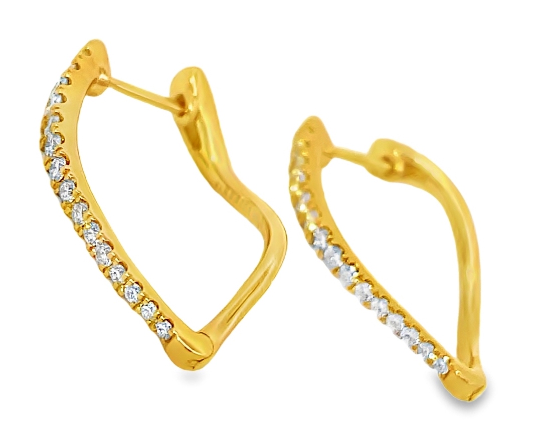 Fire & Ice .59cttw 18kt Yg Twist Diamond Hoop Earrings G-i Vs1-si1
