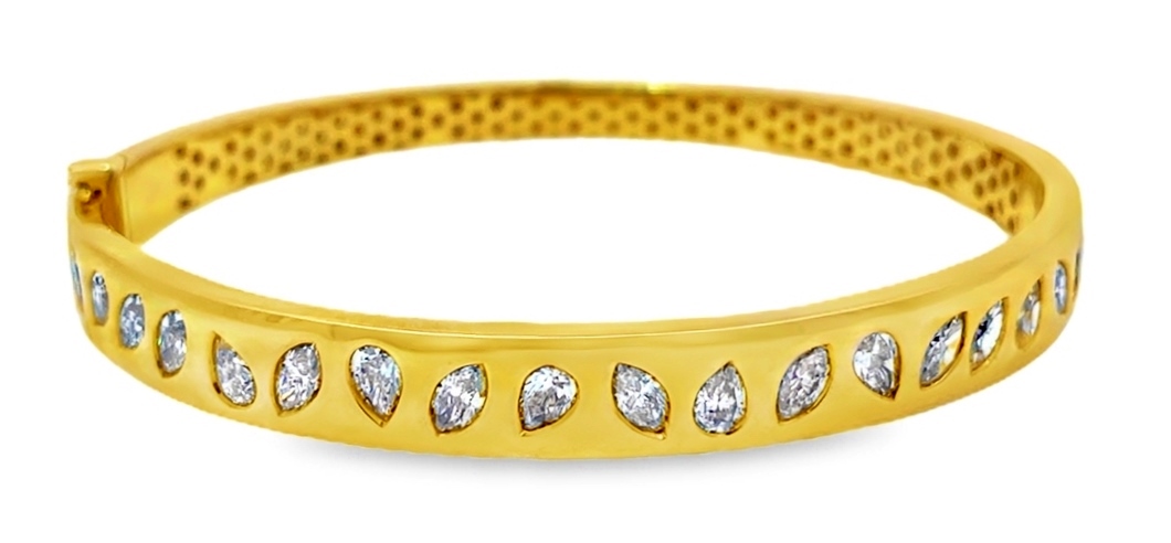 2.80cttw 14kt Yg Flush Set Pear And Marquise Diamond Bangle G-i Si1-i2 itemprop=