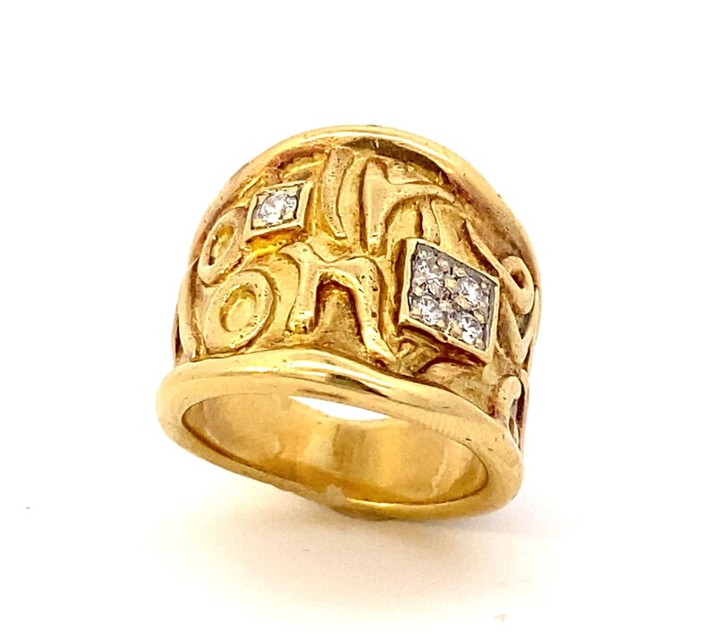 Estate Seiden Gang 18 Karat Yellow Gold Tapered Textured Ring Having Raised Free Form Polished Designs  With 2 White Gold Square Sections