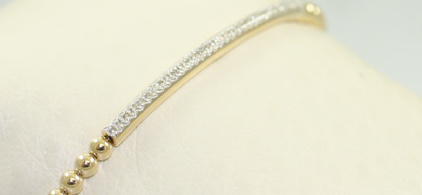 14 Karat Yellow And White Gold Diamond Bar With Bead Bangle Bracelet