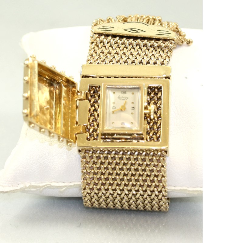 Estate 14 Karat Yellow Gold Geneve Watch Having Mesh Adjustable Bracelet