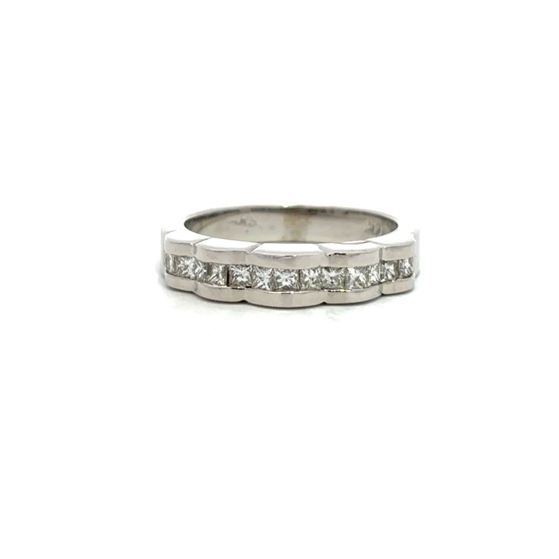 Princess Cut Diamond Scalloped Band