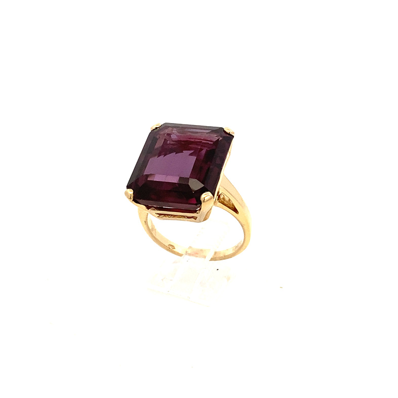 Estate 14 Karat Yellow Gold Amethyst Ring