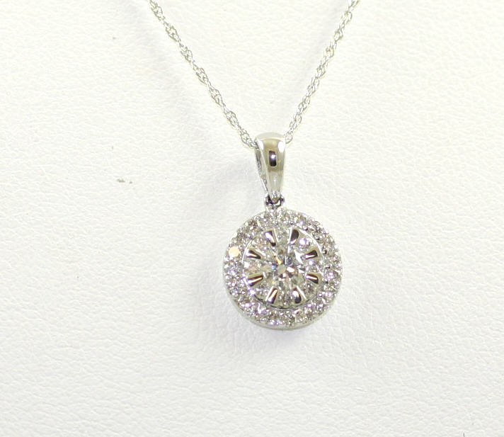 14 Karat White Gold Diamond Circle Pendant