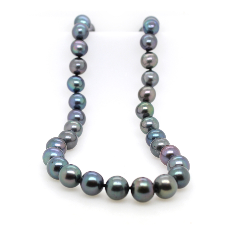 Estate 14 Karat Yellow Gold Black Fresh Water Pearl Necklace Measuring 17
