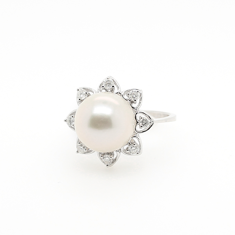 14 Karat White Gold Pearl And Diamond Ring
