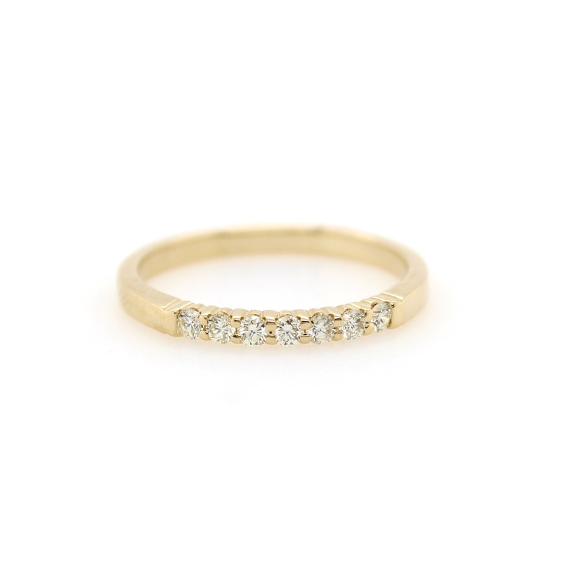14 karat yellow gold diamond wedding band