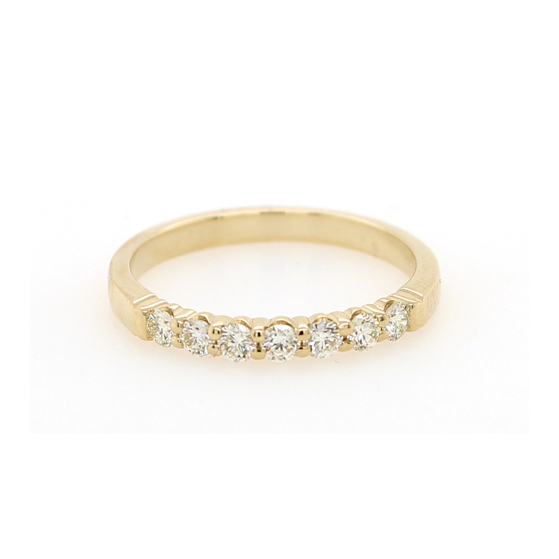 14 karat yellow gold diamond wedding band