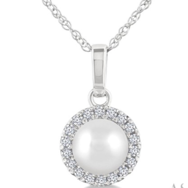 Pearl And Diamond Pendant Necklace