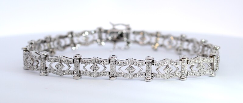 Estate 14 Karat White Gold Diamond Bracelet Measuring 8.5"