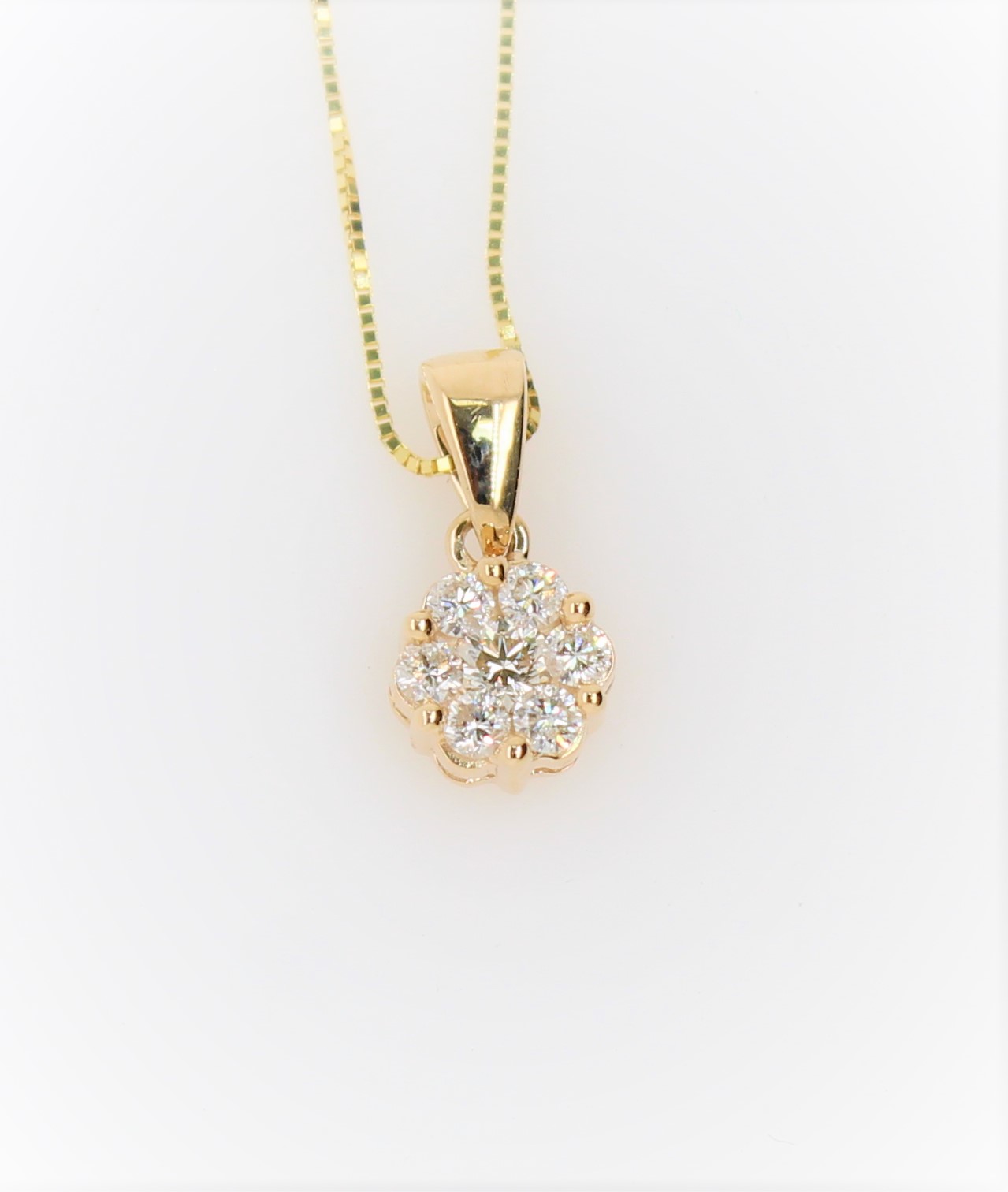 10 Karat Yellow Gold Diamond Cluster Pendant Necklace