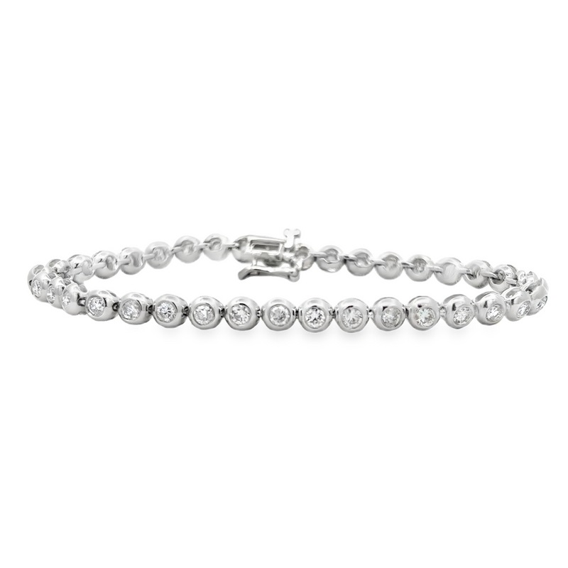 Estate 14 karat  white gold diamond tennis bracelet 7" long