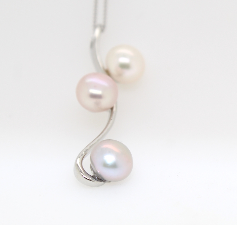 Multi Color Pearl Necklace. The Necklace Has A Sterling Silver Curved Bar Section With 1 White, 1 Pi
