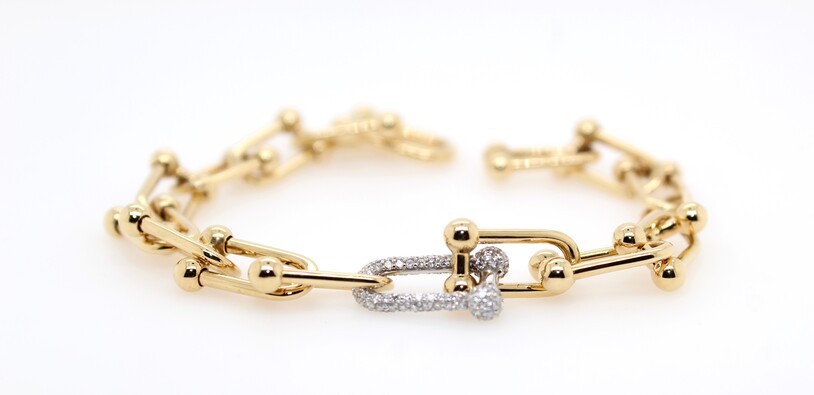 14 Karat Yellow Gold Shackle Link Diamond Bracelet 7 Inches