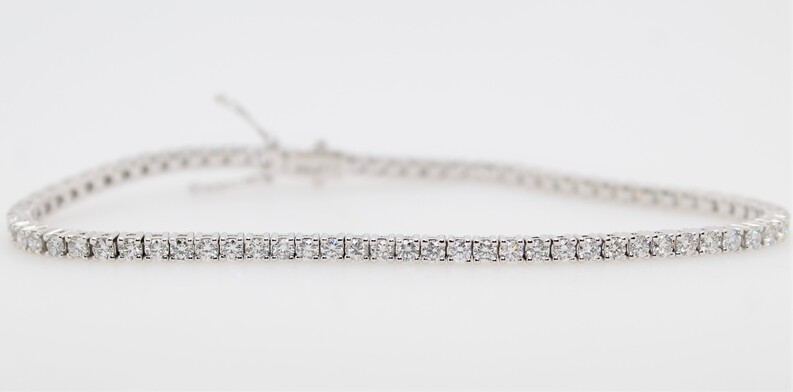 14 Karat White Gold Diamond Tennis Bracelet 7 Inches Long