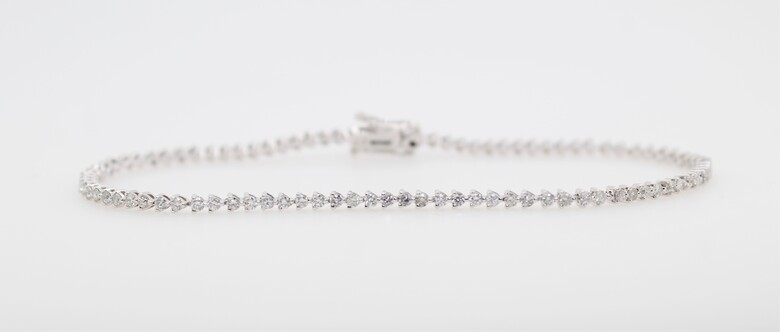 14 Karat White Gold Diamond Tennis Bracelet 7 Inches Long