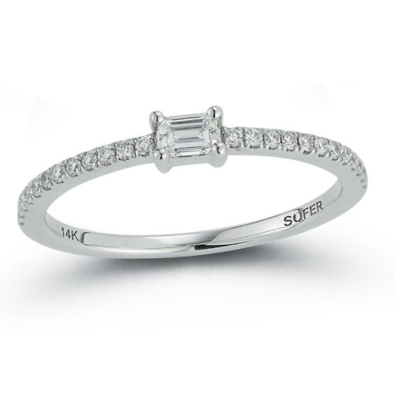 Emerald And Full Cut  Diamond Ring