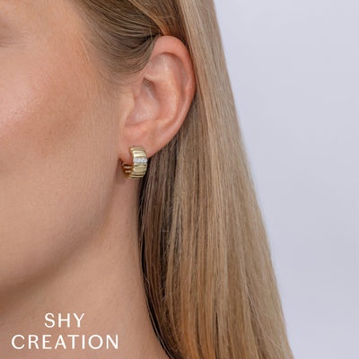Shy Creation Kate Diamond Ribbed Huggie Earrings