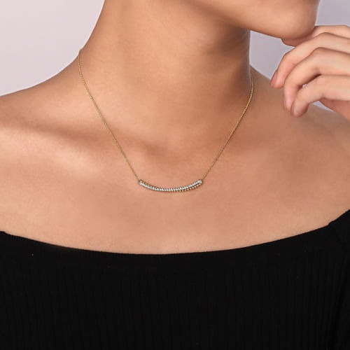 Gabriel & Co. Bujukan Two-Tone Diamond Curved Bar Necklace (0.30 ct. tw.)