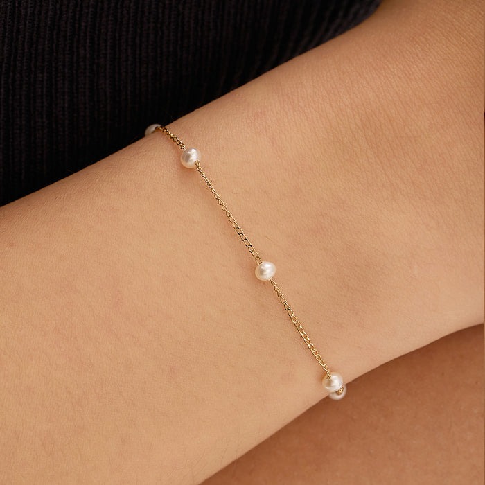 Aurelie Gi Fergie Pearl Station Bracelet