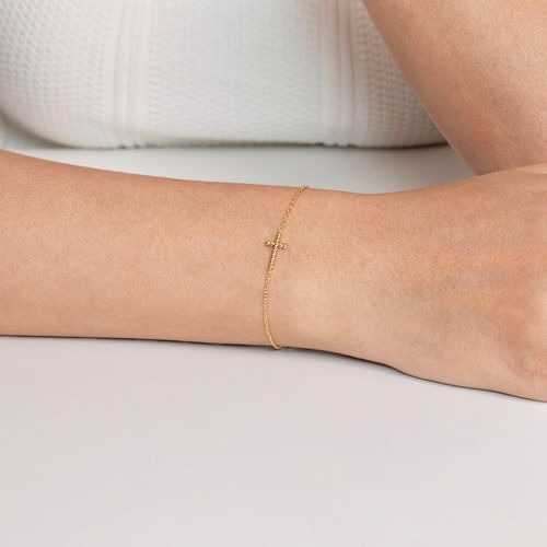 Gabriel & Co. Bujukan Plain Gold Cross Bracelet