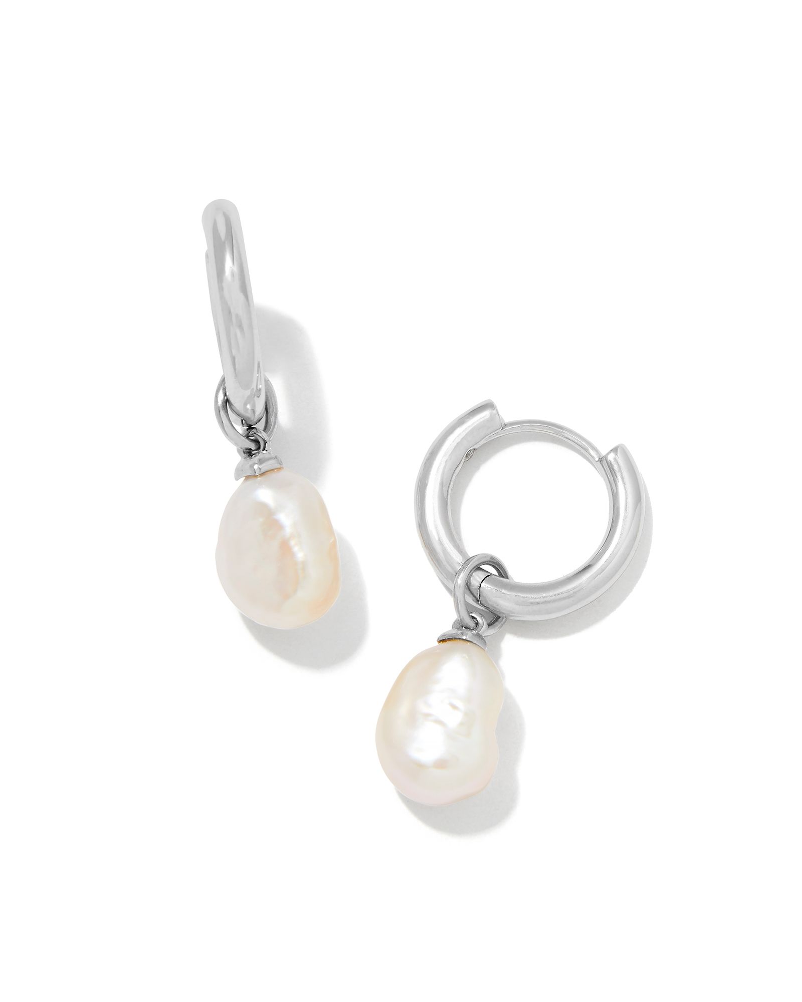 Kendra Scott Willa Pearl Huggie Earrings