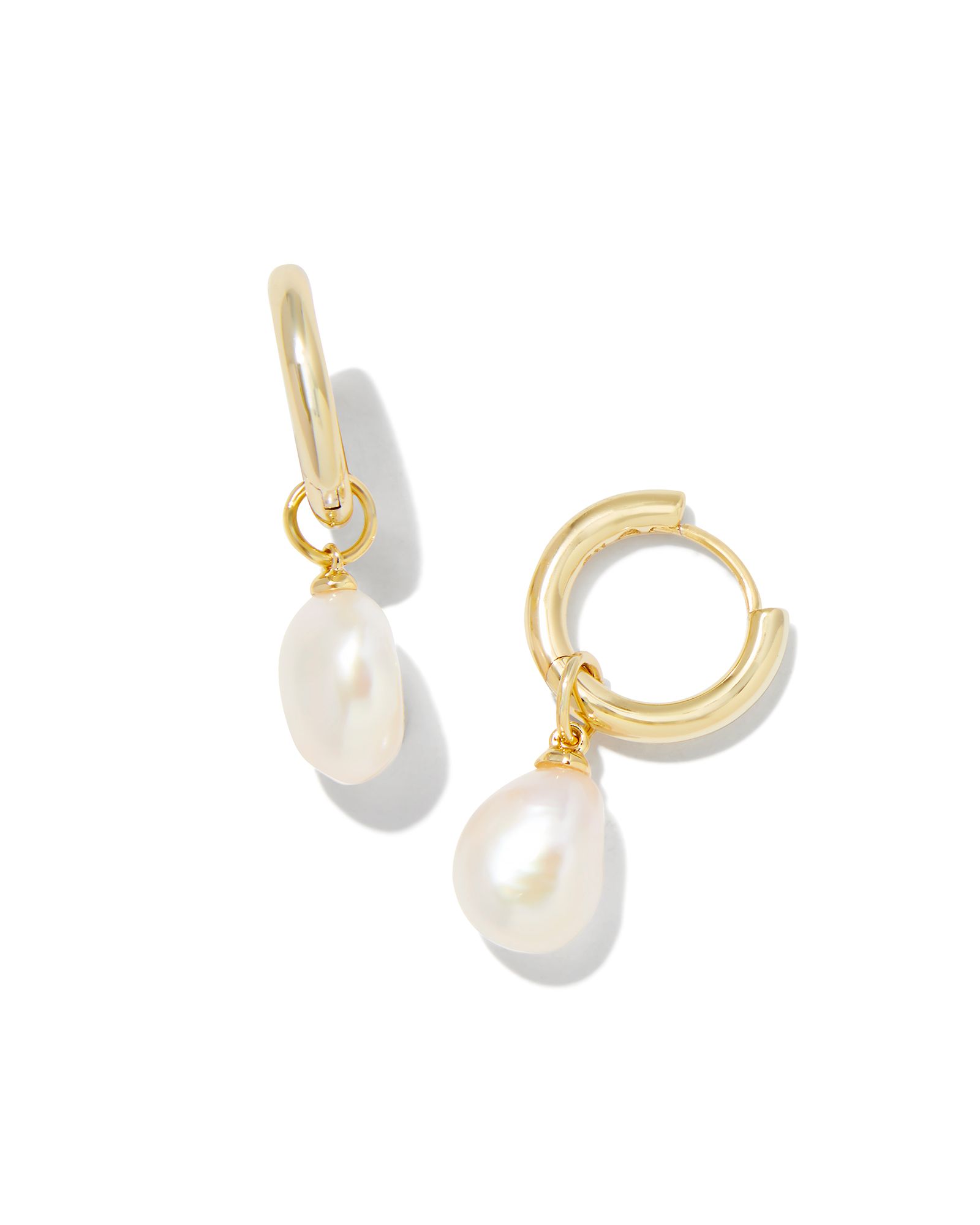 Kendra Scott Willa Pearl Huggie Earrings