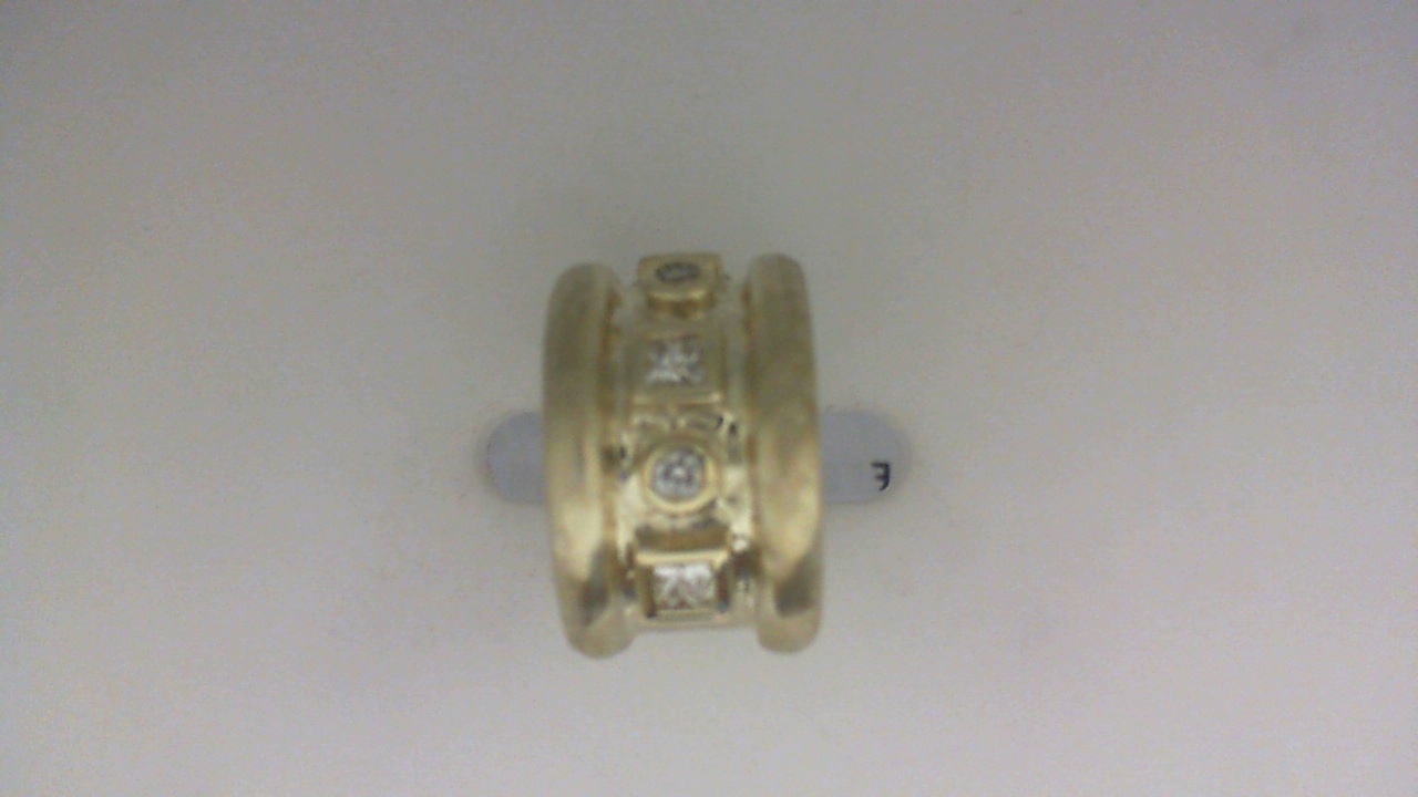 14K YELLOW GOLD HAMMERED BAND RIGN WITH .59CTTW ROUND AND SQUARE SI CLARITY & G COLOR BEZEL SET DIAMONDS