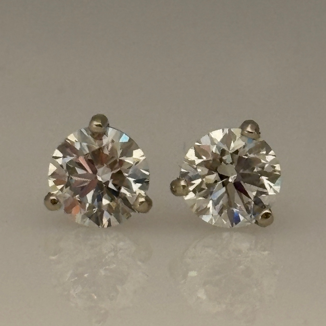 14K YELLOW GOLD 2.01CTTWT ROUND BRILLIANT SI1 CLARITY & L/M COLOR DIAMOND STUDS EARRINGS SET IN THREE PRONG BASKETS WITH THREAED POSTS AND BACKS