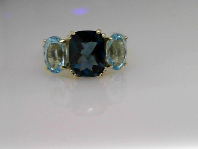 14K GREEN GOLD CHECKERBOARD CUT CUSHION SHAPED LONDON BLUE TOPAZ RING WITH OVAL SWISS BLUE TOPAZ SIDES
