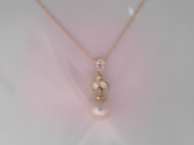 14K YELLOW GOLD PEARL PENDANT WITH .19CTTW ROOUND, PEAR AND MARQUISE SHAPED I1 CLARITY & HI COLOR DIAMONDS SET IN THE BAIL ON A YELLOW GOLD PENDANT CHAIN