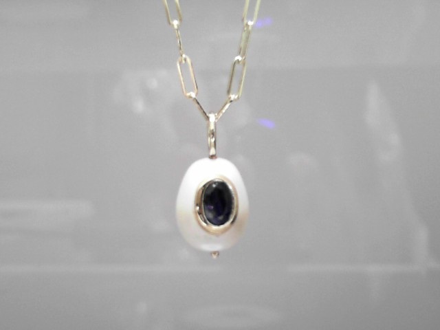 14K YELLOW GOLD 18" PAPERCLIP CHAIN WITH A DROP PEARL SET WITH A 1CT OVAL BEZEL SET BLUE SAPPHIRE