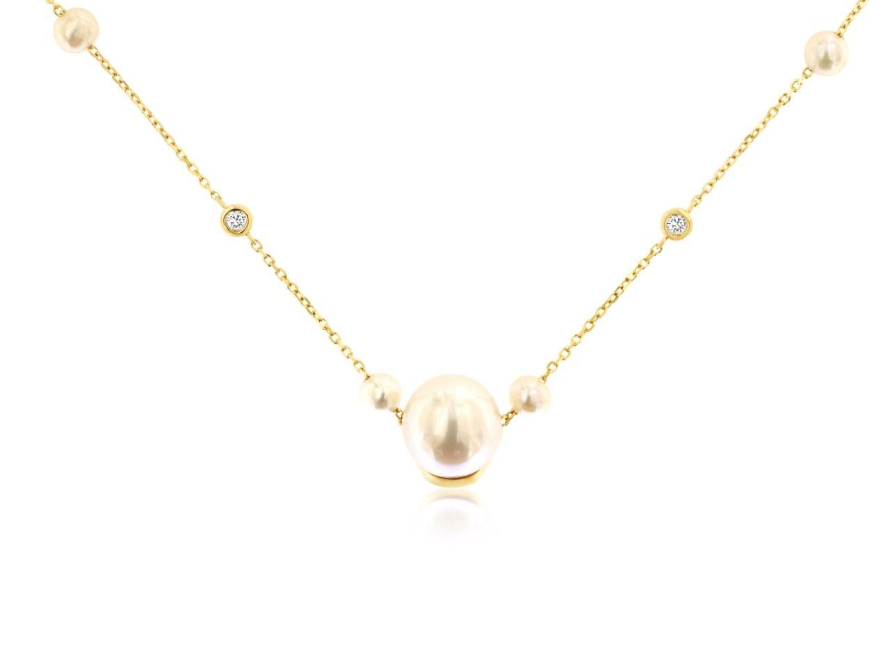 14K YELLOW GOLD CABLE CHAIN WITH .18CTTW ROUND I1 CLARITY & HI COLOR BEZEL SET DIAMONDS AND PEARLS AND 3 CULTURED PEARLS IN THE CENTER
