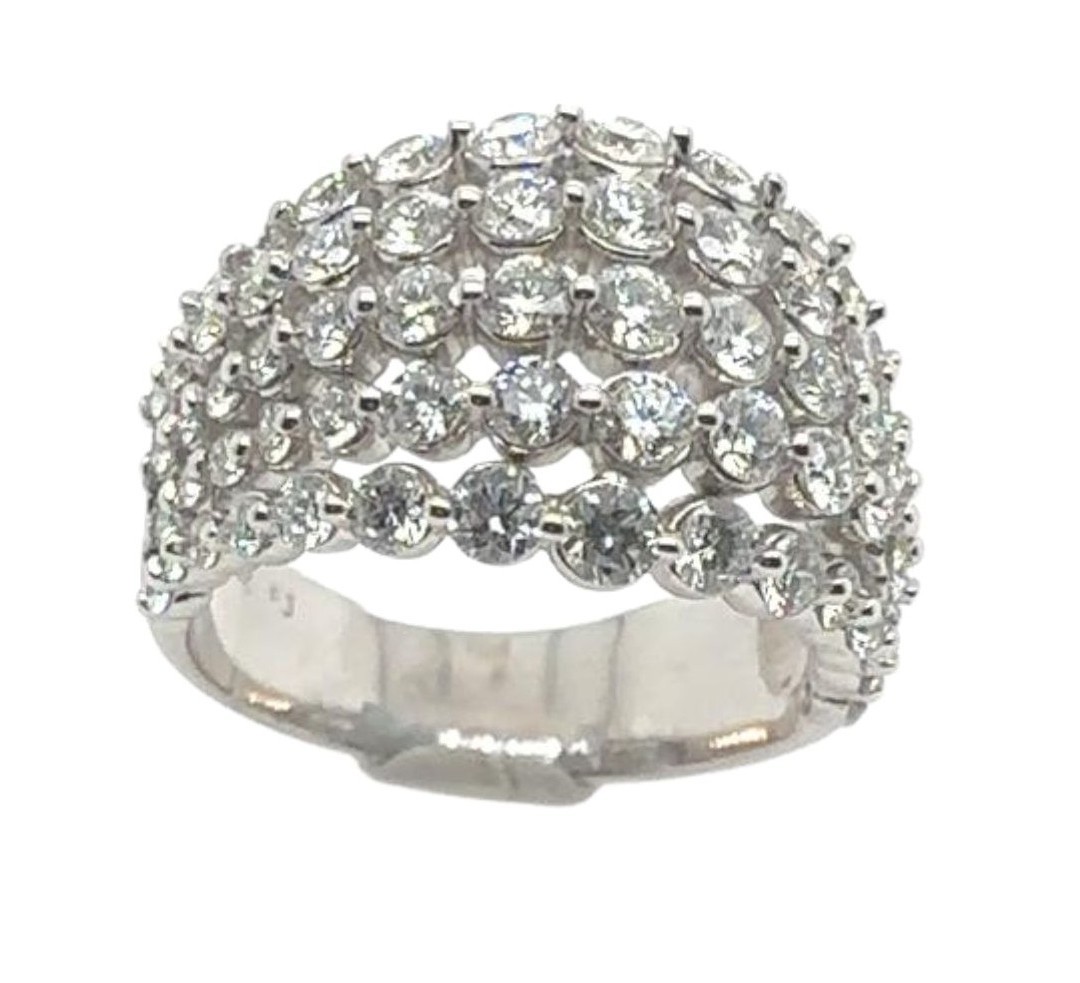 14k White Gold Single Prong Graduated Ring