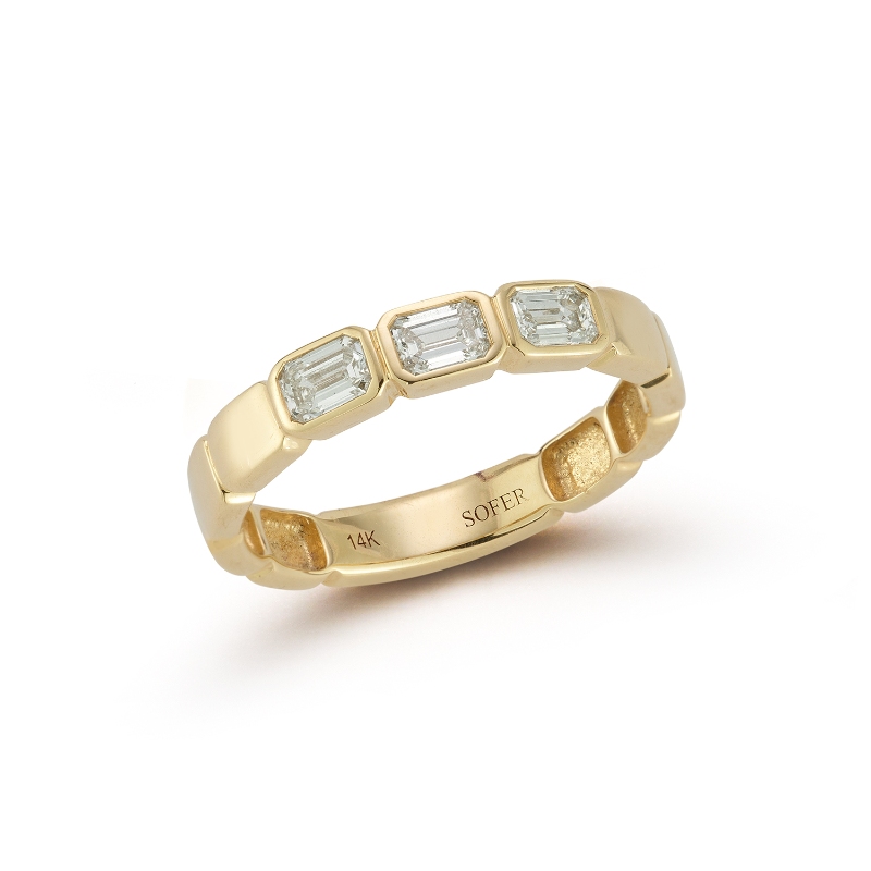 14k Yellow Gold Diamond Bezel Set Emerald Diamond Ring