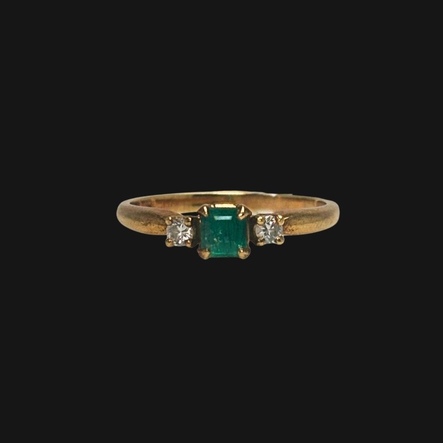 18k Yellow Gold Emerald Diamond Ring