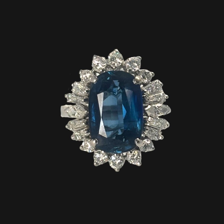 18k White Gold Sapphire Diamond Ring